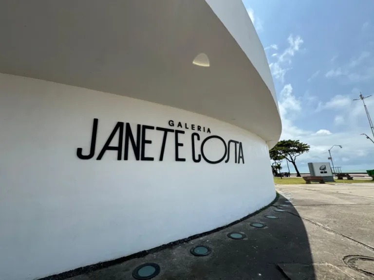 Galeria Janete Costa: arte que pulsa no Dona Lindu